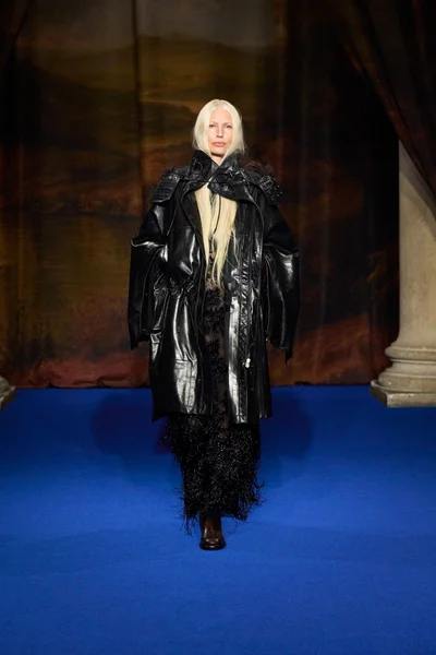 Look 61